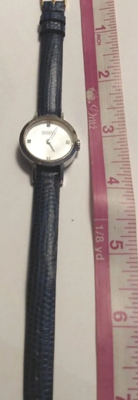 Lovely Ladies Coach Watch 0277 in pre owned and in RUNNING condition. - Picture 4 of 4